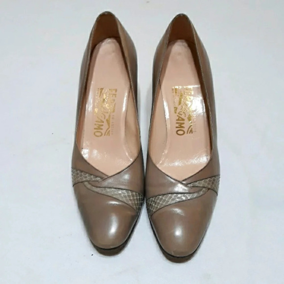 Vintage Ferragamo Pumps Patent Leather Heels - Picture 5 of 12
